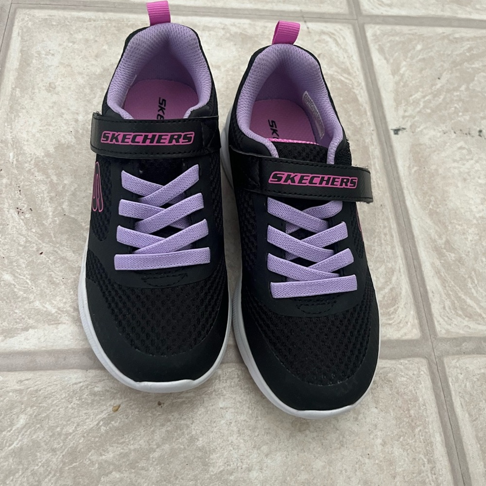 New* girl’s Sketchers